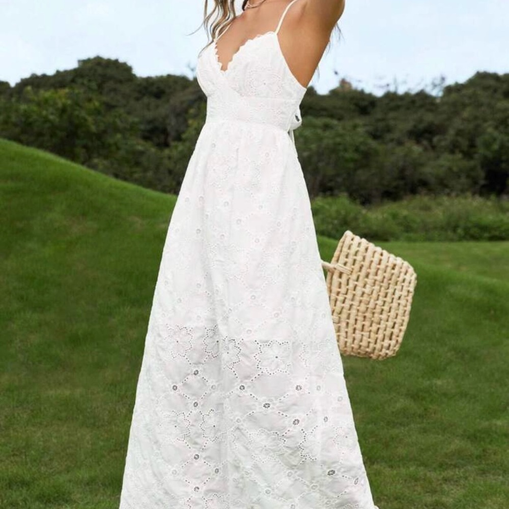 Elegant White Lace Maxi Dress